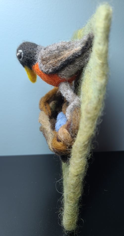 Felt bird with nest 2d and 3d