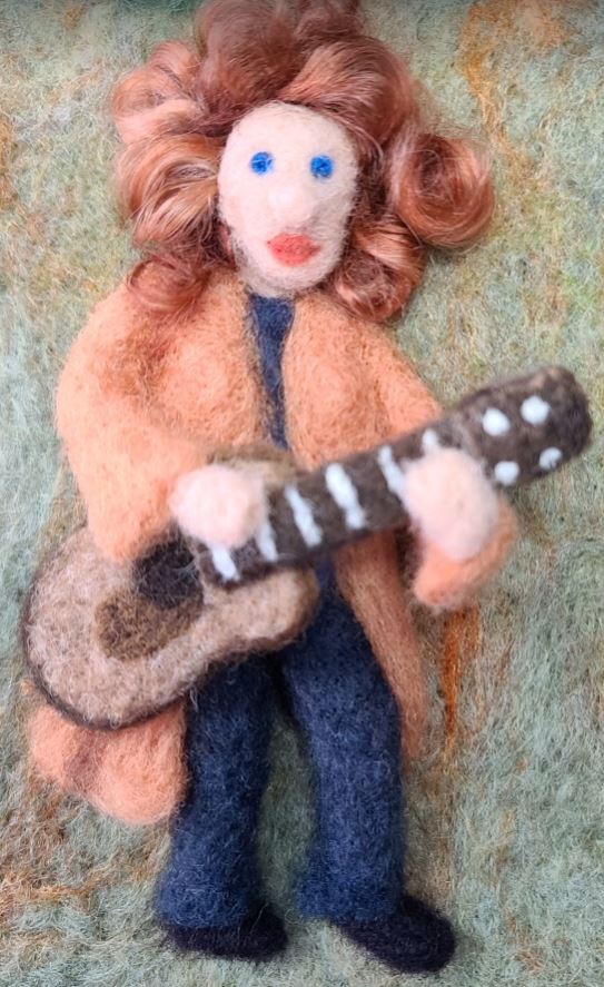 Needle_felted_guitar_player